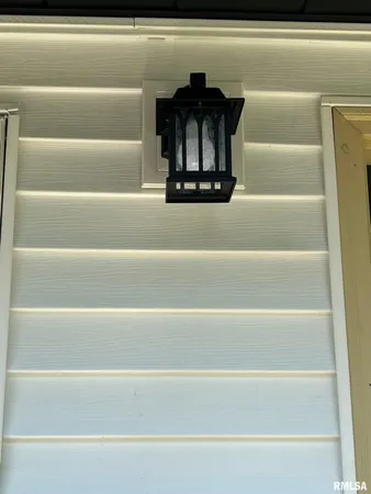 $86,900 | 207 Brenda Lane, Girard, IL 62640