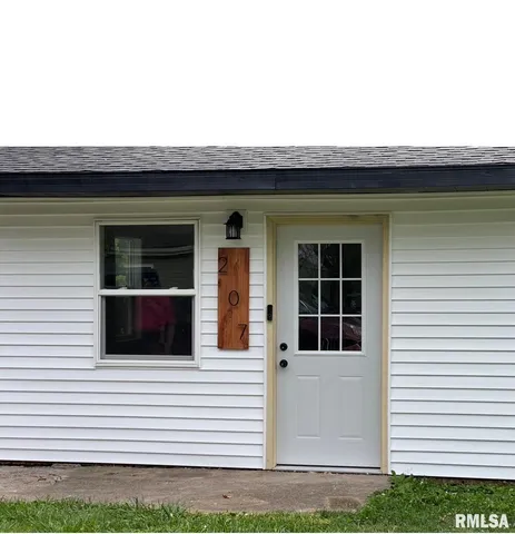 $99,900 | 207 Brenda Lane, Girard, IL 62640