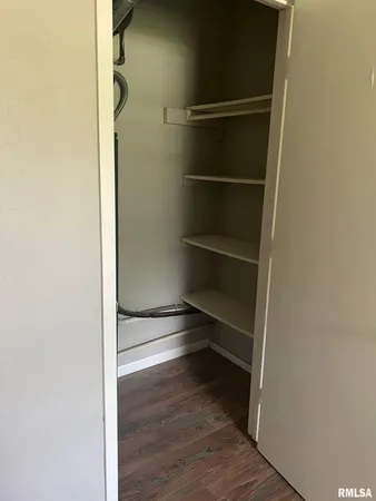 $86,900 | 207 Brenda Lane, Girard, IL 62640