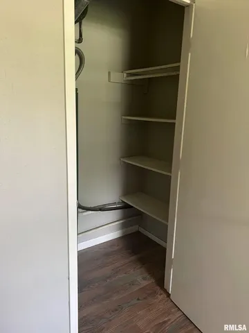 $99,900 | 207 Brenda Lane, Girard, IL 62640