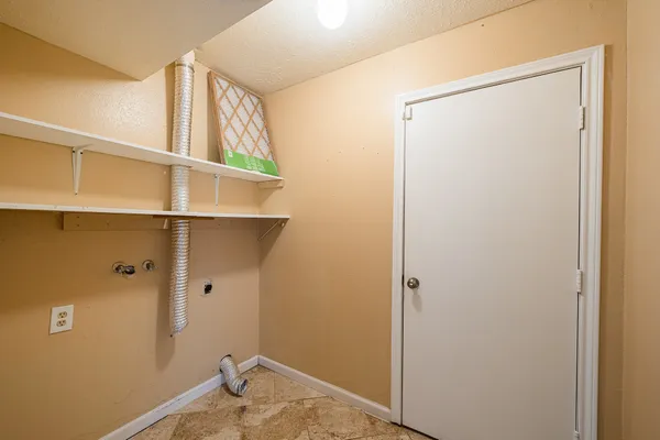 $2,250 | 10422 Gulfstream Lane, Sugar Land, TX 77498