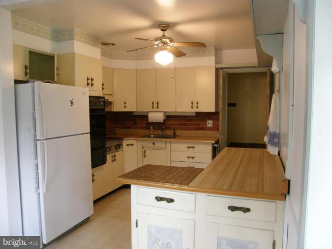 17 West Timonium Road Lutherville-Timonium, MD 21093 - Photo 4 of 17 Kitchen with newer frigerator.