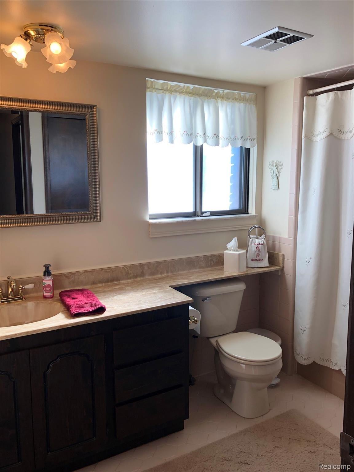 5208 Casey Road Dryden, MI 48428 - Photo 30 of 52 Main full bath with a window for natural light & fresh air