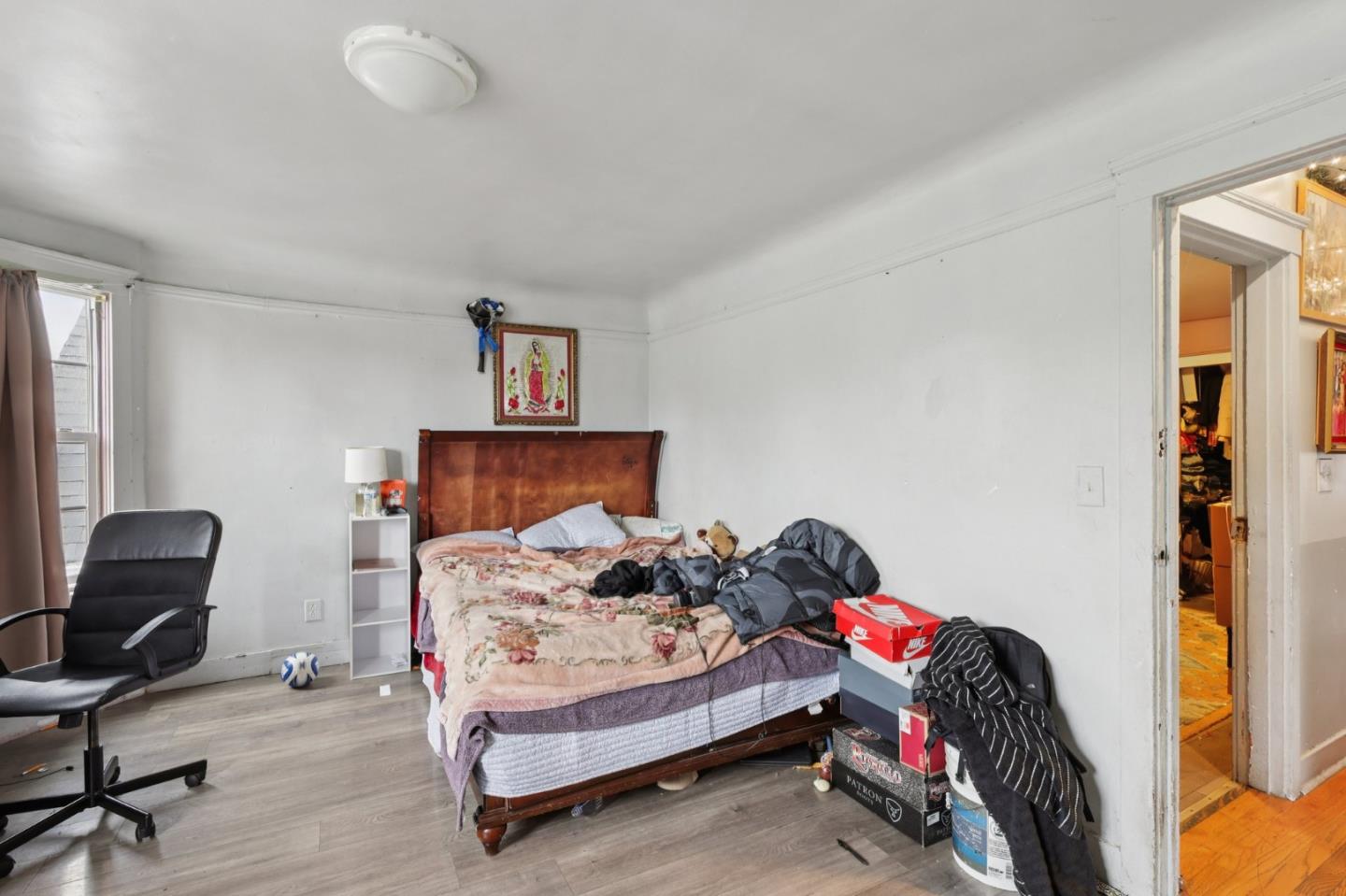 44 Patton Street San Francisco, CA 94110 - Photo 26 of 46 a bedroom with a bed and a window