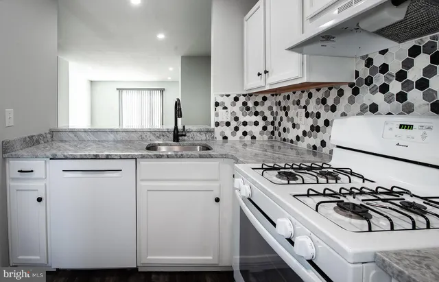 $289,700 | 70 Yellowwood Court, Glassboro, NJ 08028