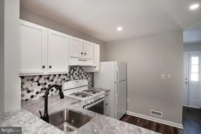 $289,700 | 70 Yellowwood Court, Glassboro, NJ 08028