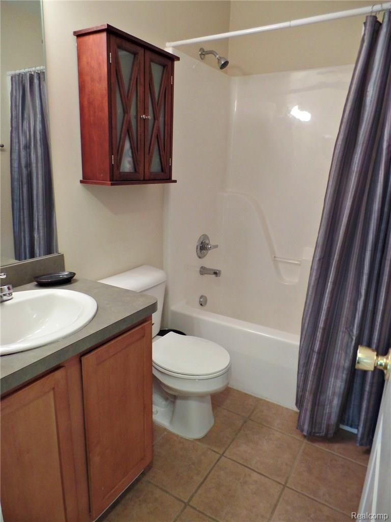 220 South Center Road Grand Blanc, MI 48439 - Photo 21 of 36 SAM_1597.JPG