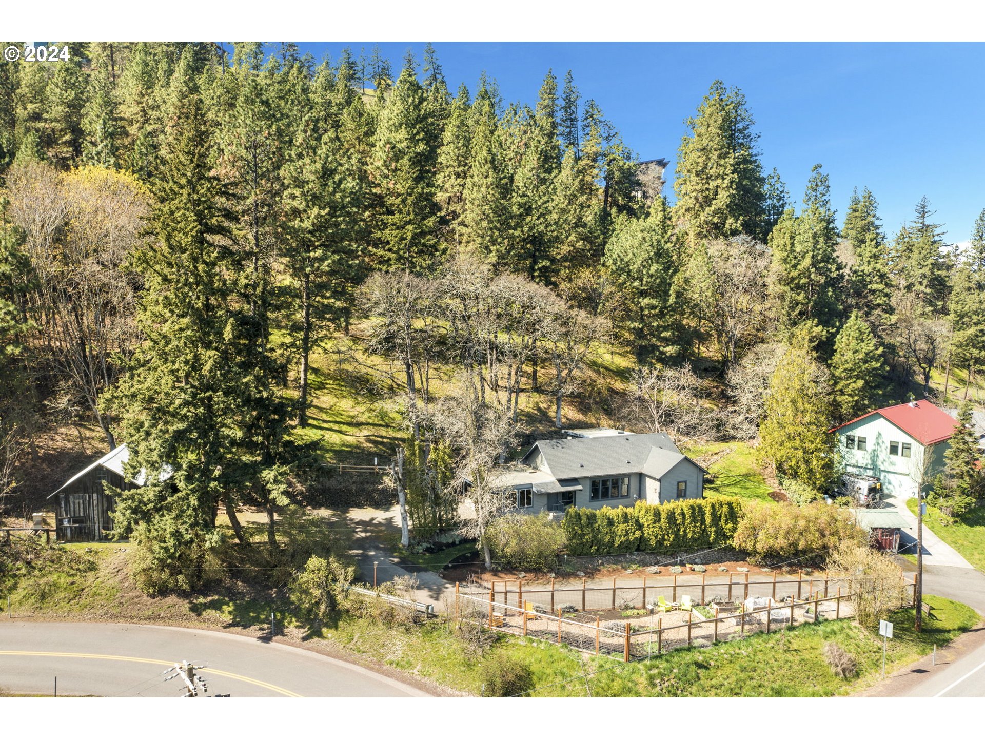 507 Mosier Creek Road Mosier, OR 97040 - Photo 2 of 48 Gallery Image 2