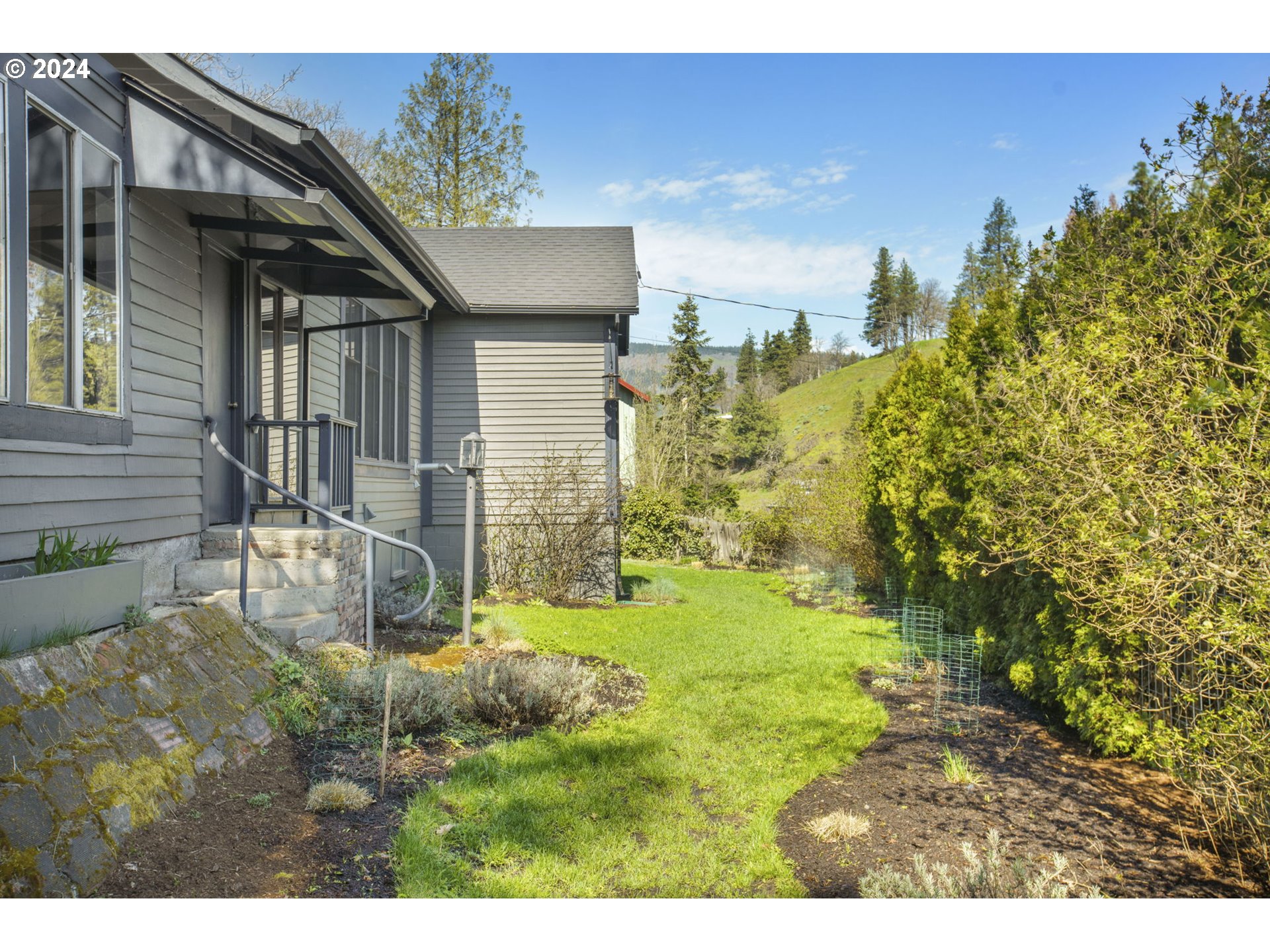 507 Mosier Creek Road Mosier, OR 97040 - Photo 32 of 48 Gallery Image 32