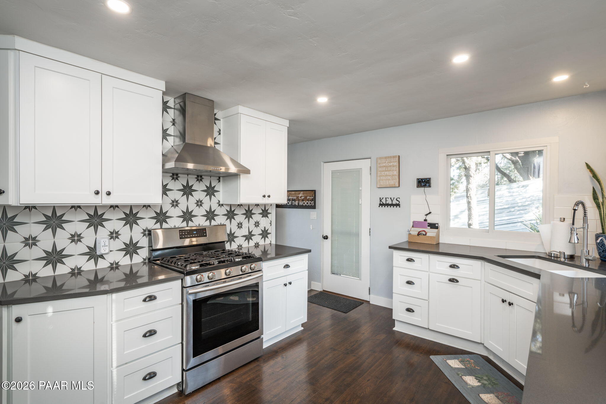 2025 Willow Creek Road Prescott, AZ 86301 - Photo 6 of 50 21-web-or-mls-2025-willow-creek-rd