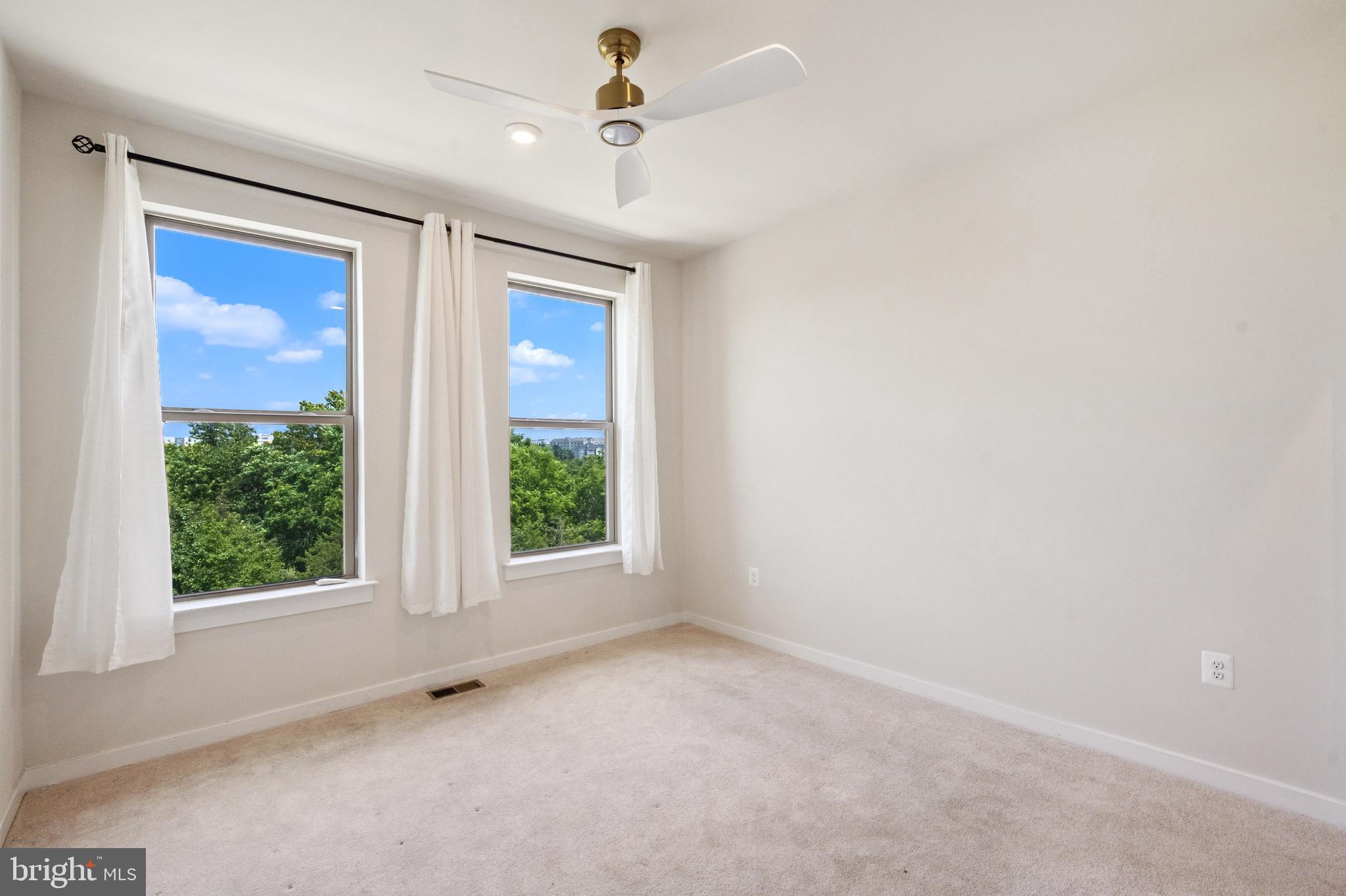 13506 Innovation Station Loop, Unit 2B Herndon, VA 20171 - Photo 22 of 32 an empty room with a window