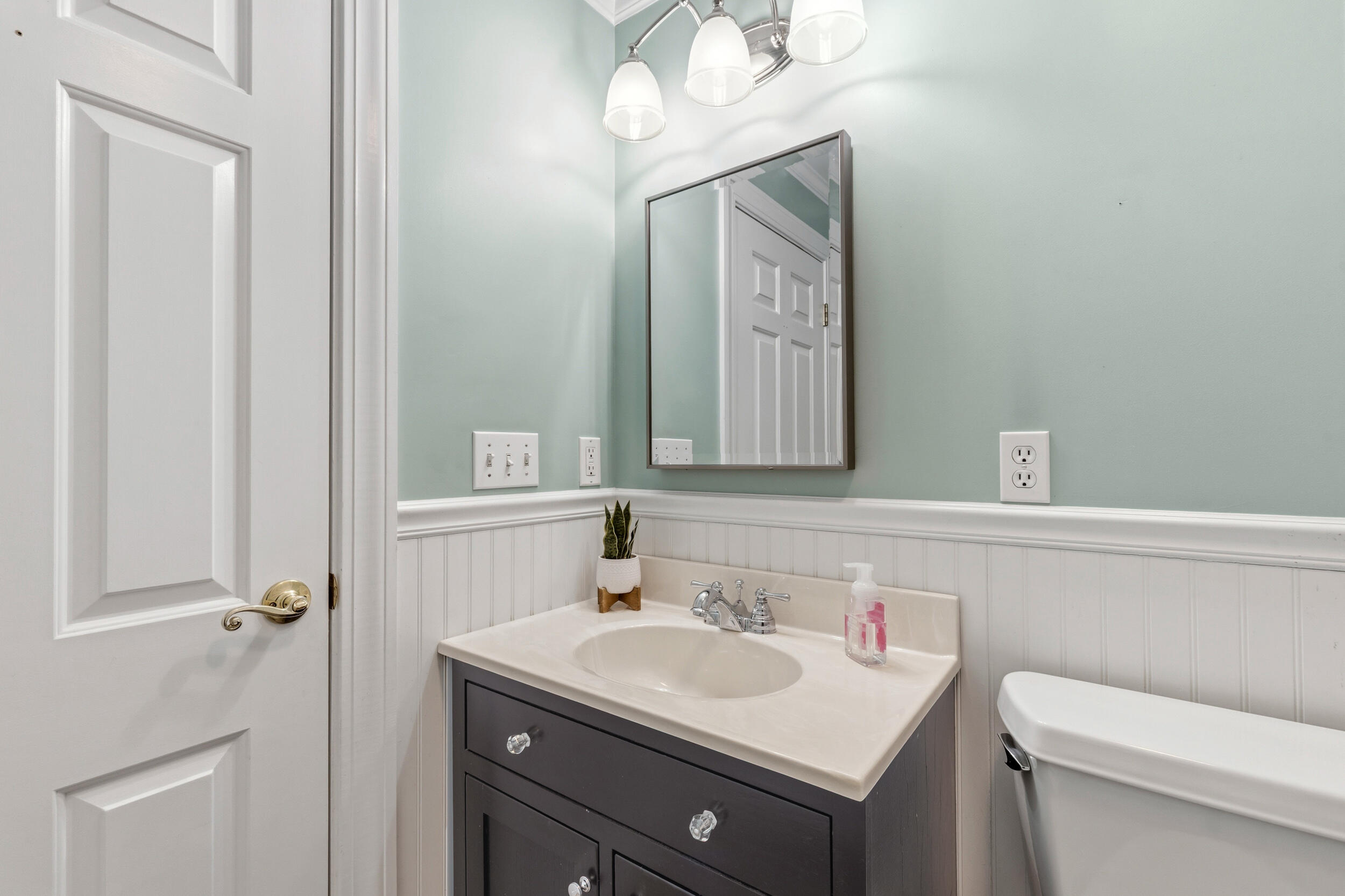 63 West Commonwealth Drive Portland, ME 04103 - Photo 20 of 46 Full Bath