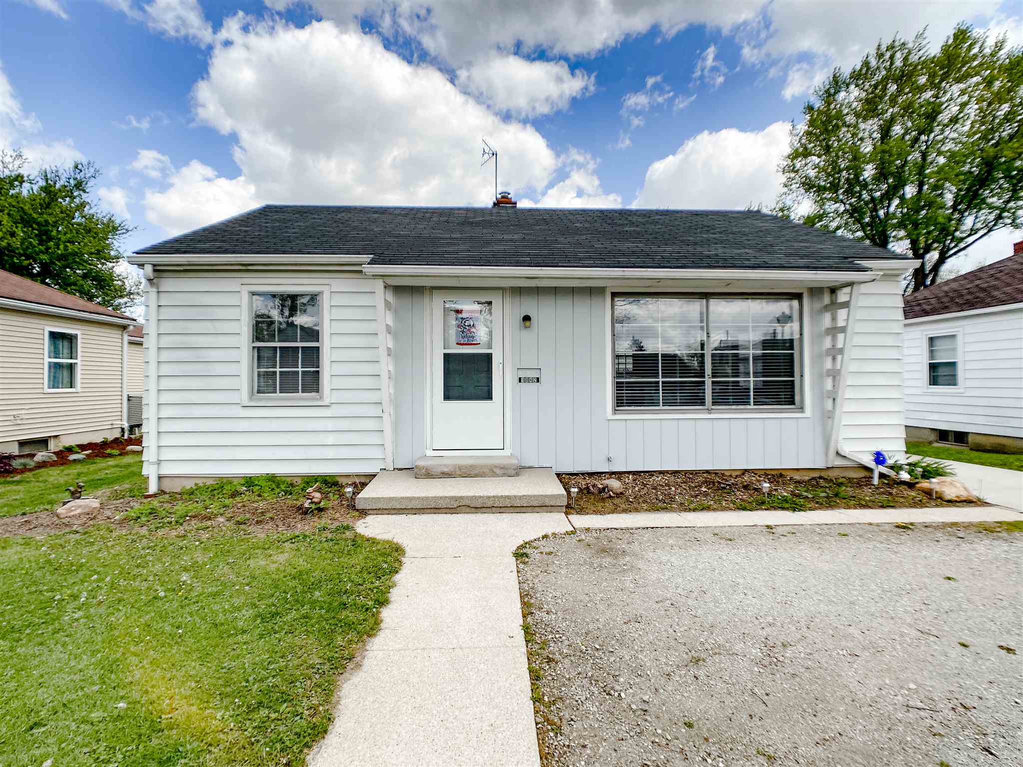 1842 Cherokee Road Fort Wayne, IN 46808 - Photo 1 of 32