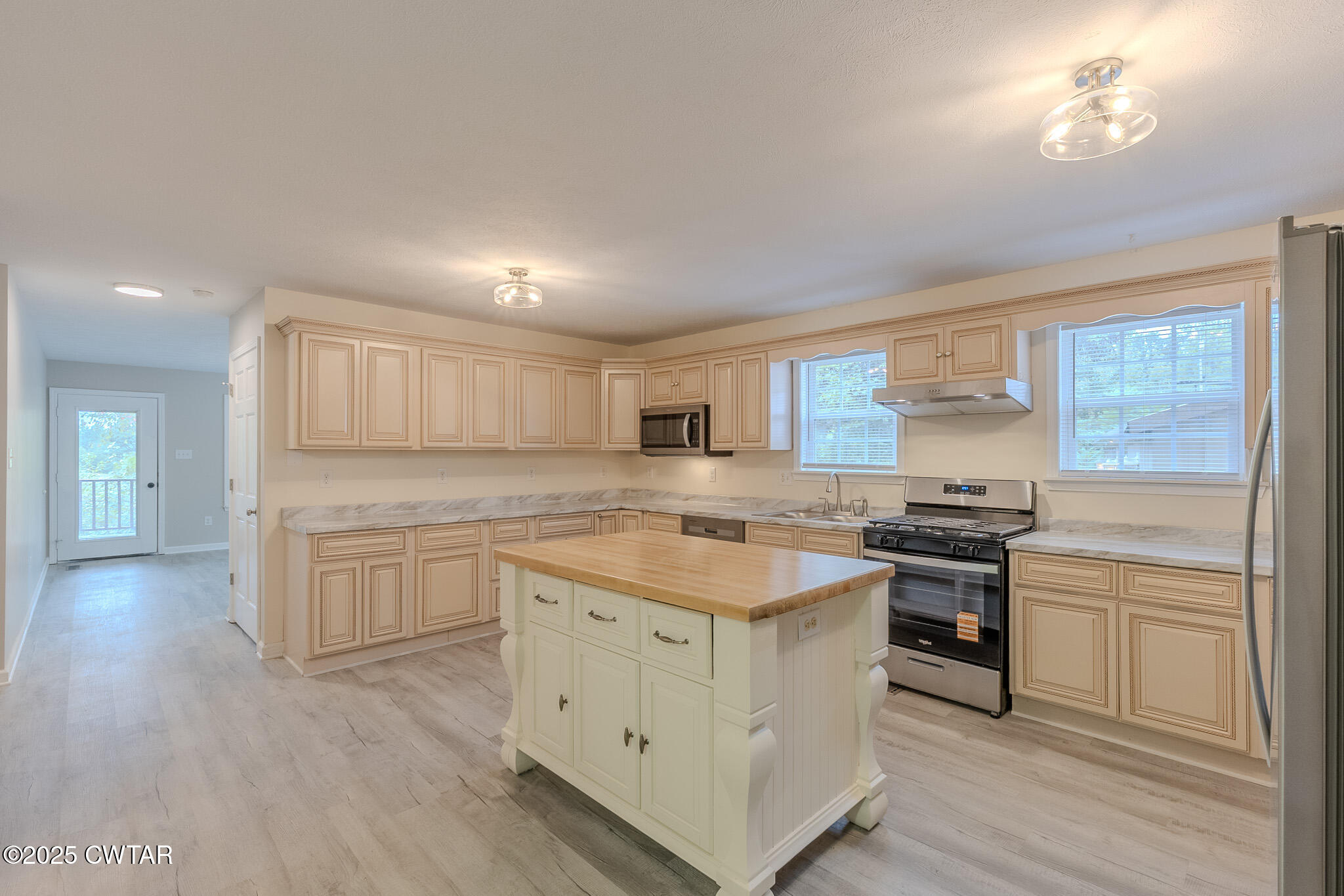 2850 Jeanette Holladay Road Parsons, TN 38363 - Photo 11 of 40 a kitchen with stainless steel appliances granite countertop a stove and a refrigerator