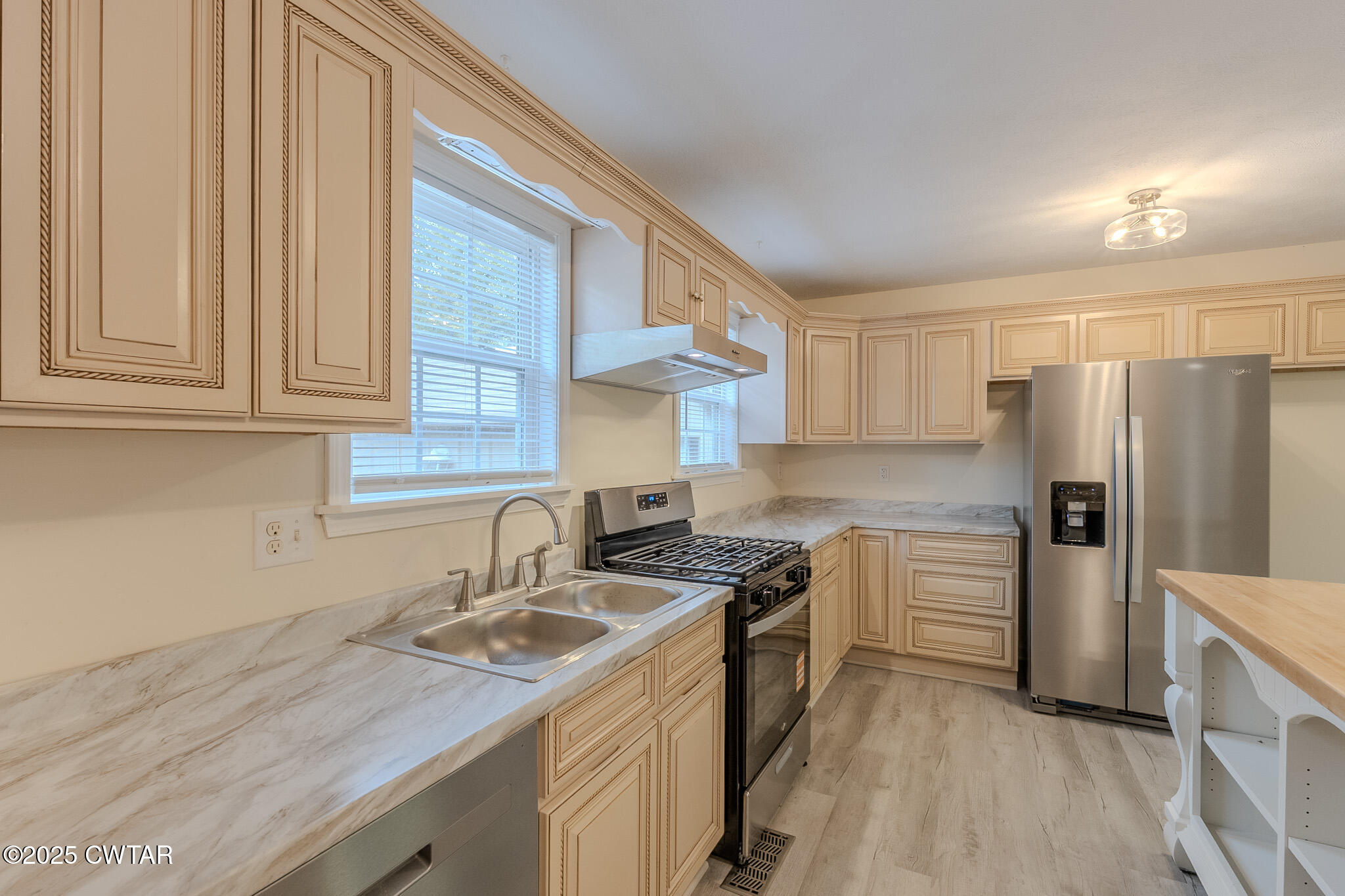 2850 Jeanette Holladay Road Parsons, TN 38363 - Photo 13 of 40 a kitchen with stainless steel appliances granite countertop a sink stove and refrigerator