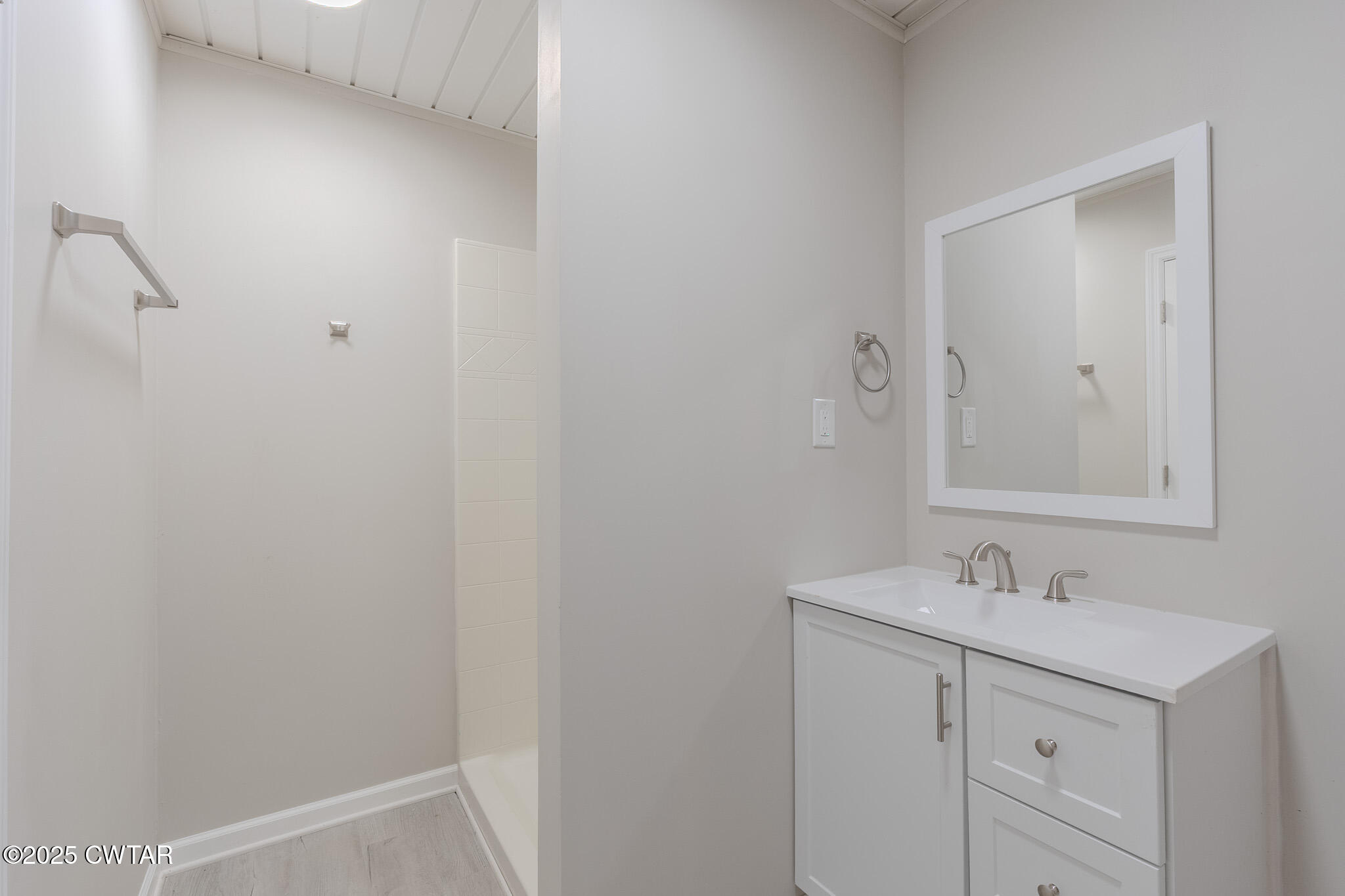 2850 Jeanette Holladay Road Parsons, TN 38363 - Photo 29 of 40 a bathroom with a sink and a mirror