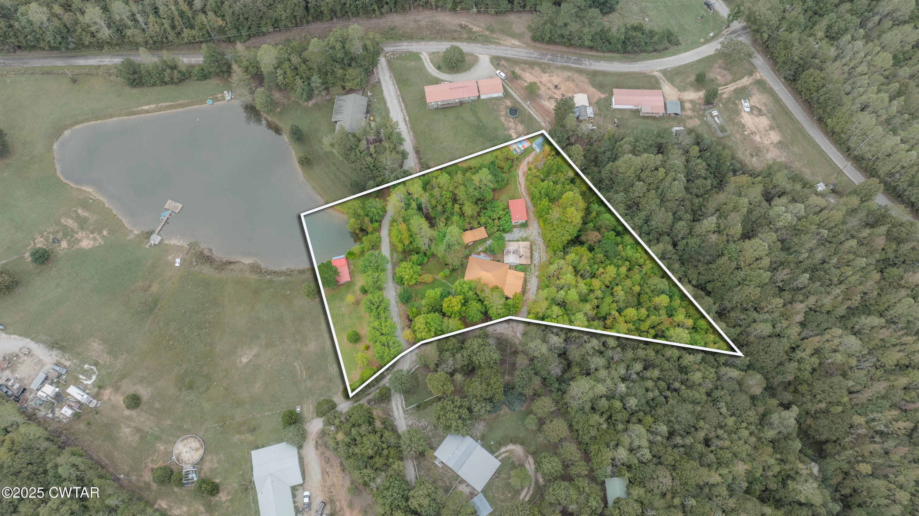 2850 Jeanette Holladay Road Parsons, TN 38363 - Photo 3 of 40 a view of entryway