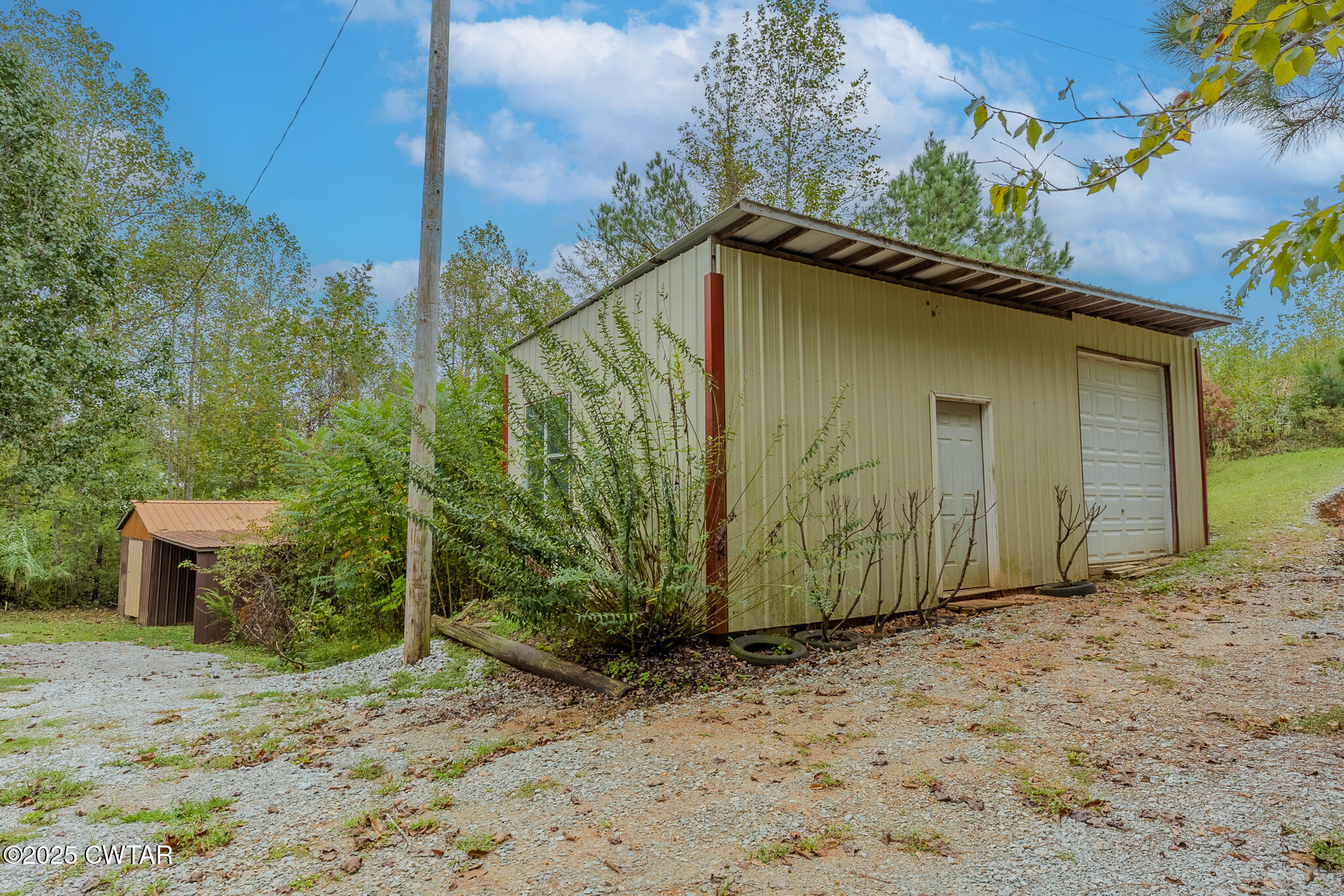 2850 Jeanette Holladay Road Parsons, TN 38363 - Photo 5 of 40 a view of a house with a small yard