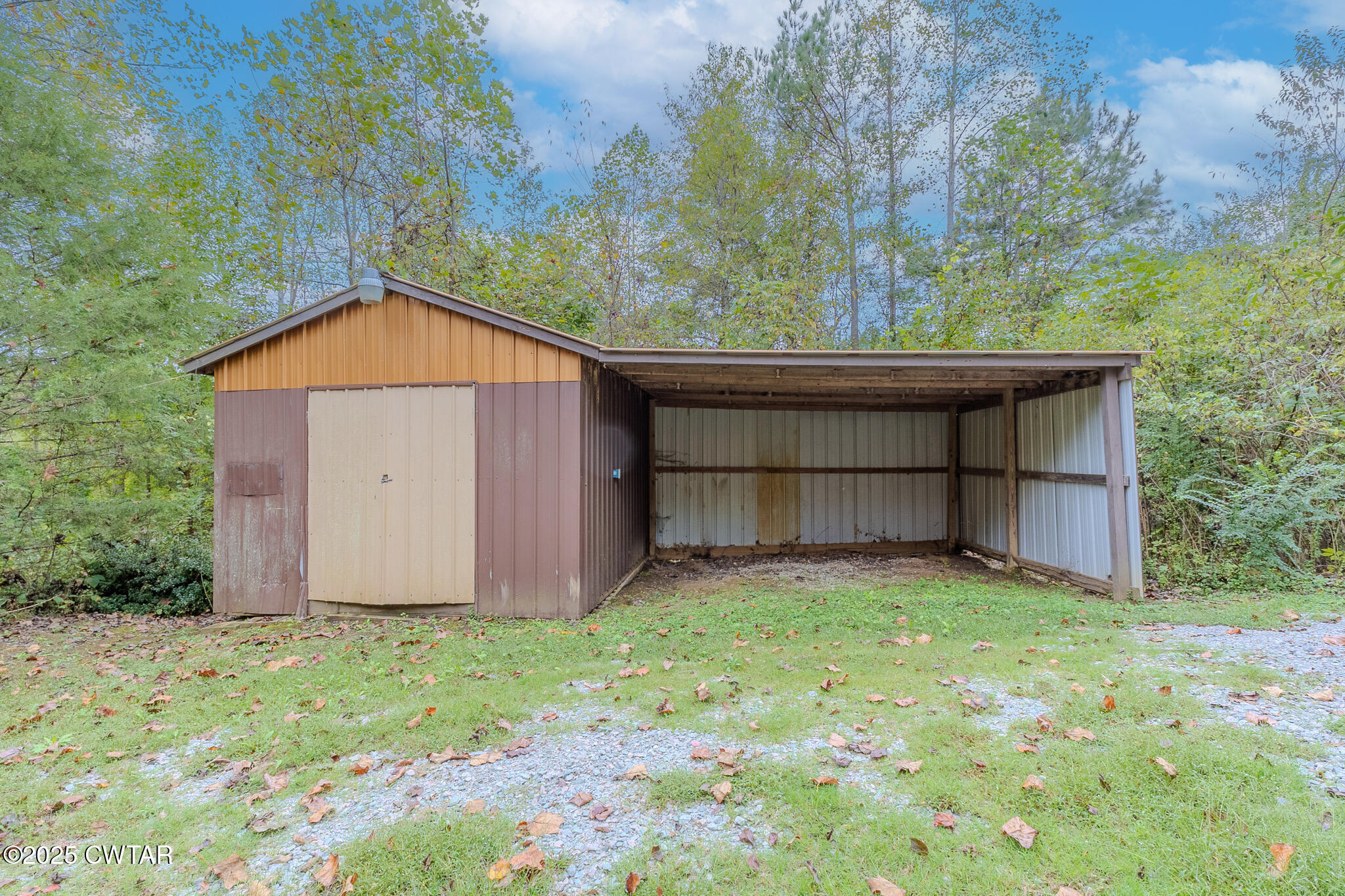 2850 Jeanette Holladay Road Parsons, TN 38363 - Photo 6 of 40 a front view of a house with a yard