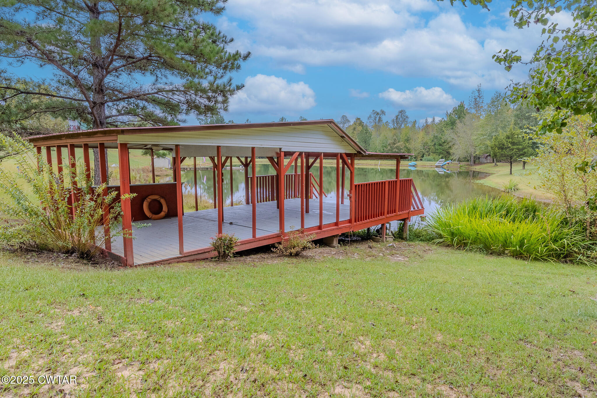 2850 Jeanette Holladay Road Parsons, TN 38363 - Photo 8 of 40 a view of a backyard with wooden fence and a bench