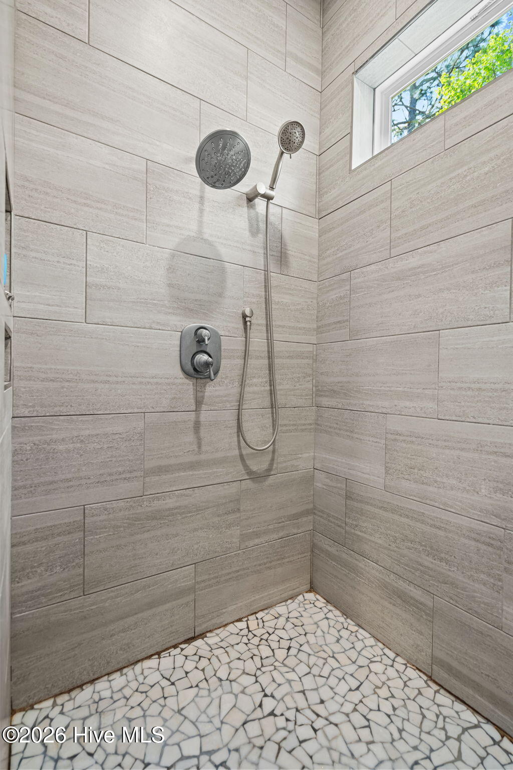211 Whimbrel Way Hampstead, NC 28443 - Photo 39 of 99 Huge tiled shower with window