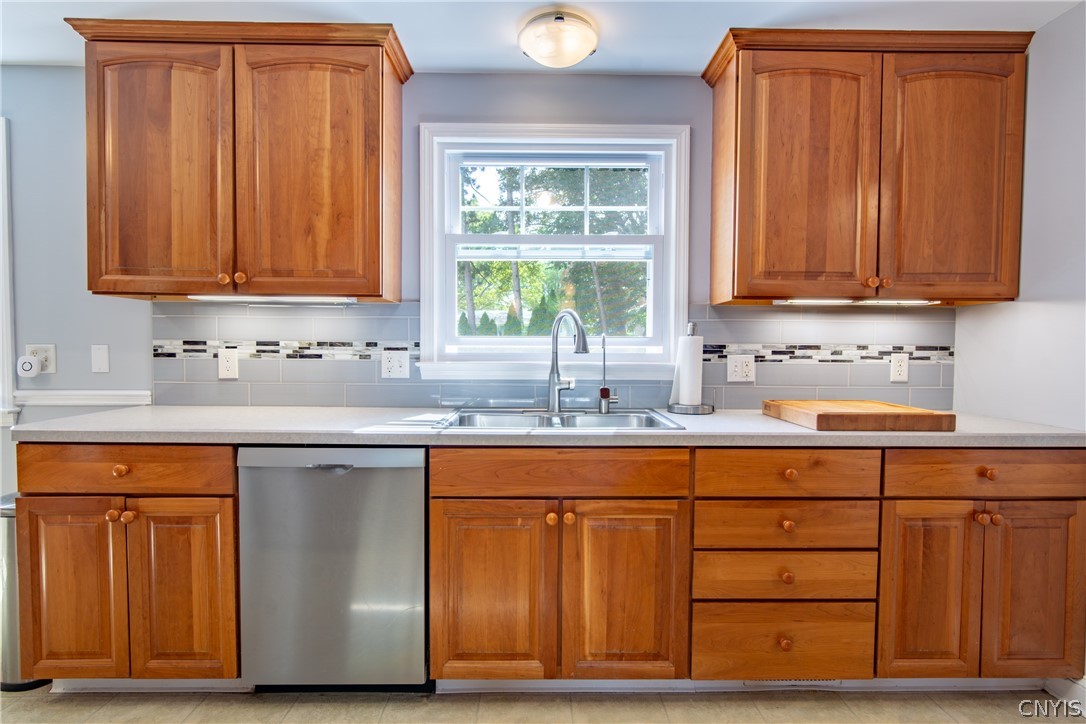 418 Radcliffe Road DeWitt, NY 13214 - Photo 12 of 50 Gallery Image 12