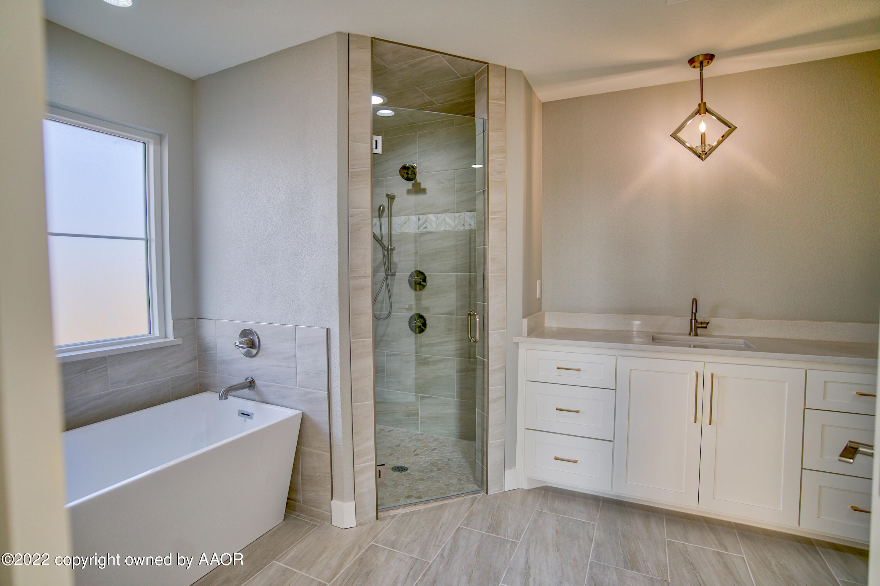 4200 Bobcat Springs Road Amarillo, TX 79119 - Photo 54 of 66 a bathroom with a tub sink and mirror