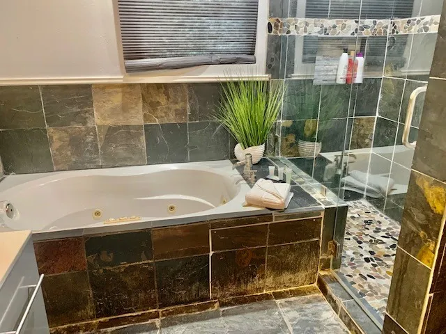 $2,200 | 1114 Bayou Circle, Galveston, TX 77551