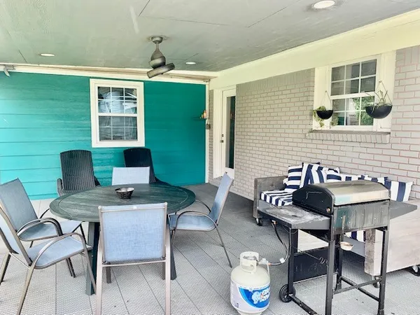 $2,200 | 1114 Bayou Circle, Galveston, TX 77551