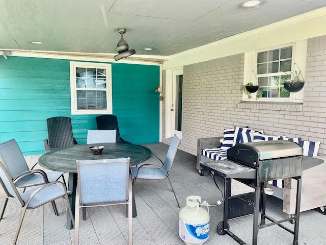 $2,200 | 1114 Bayou Circle, Galveston, TX 77551