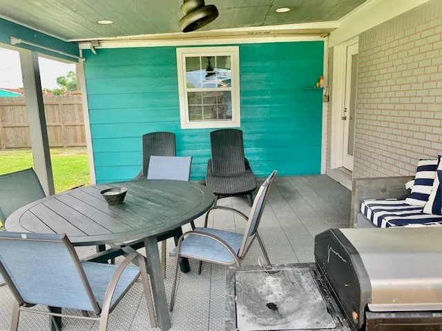 $2,200 | 1114 Bayou Circle, Galveston, TX 77551