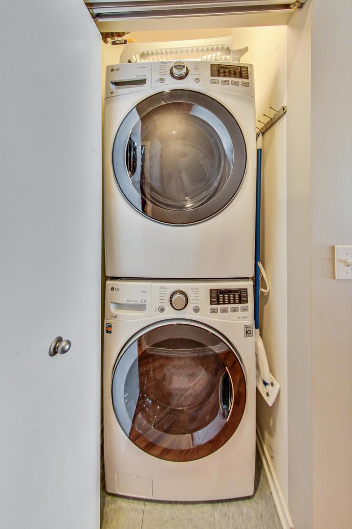 1040 West Adams Street, Unit 222 Chicago, IL 60607 - Photo 12 of 20 a utility room with dryer and washer