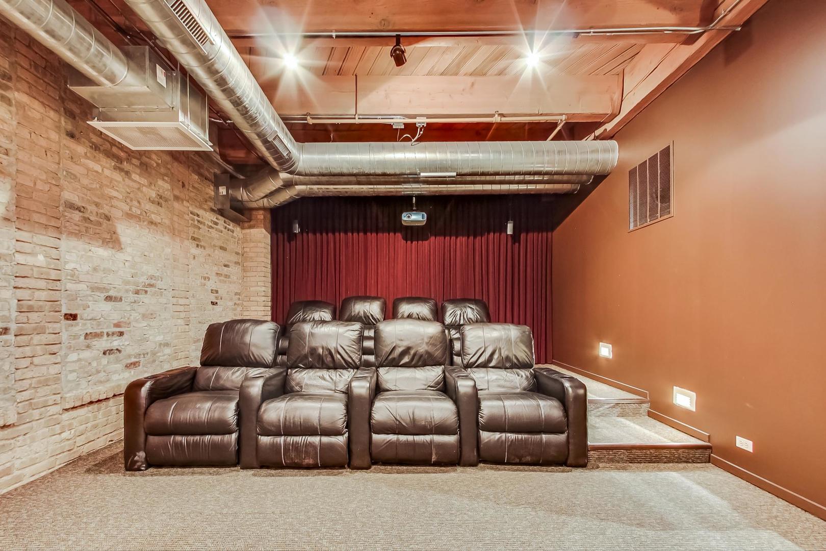 1040 West Adams Street, Unit 222 Chicago, IL 60607 - Photo 14 of 20 a room with chairs