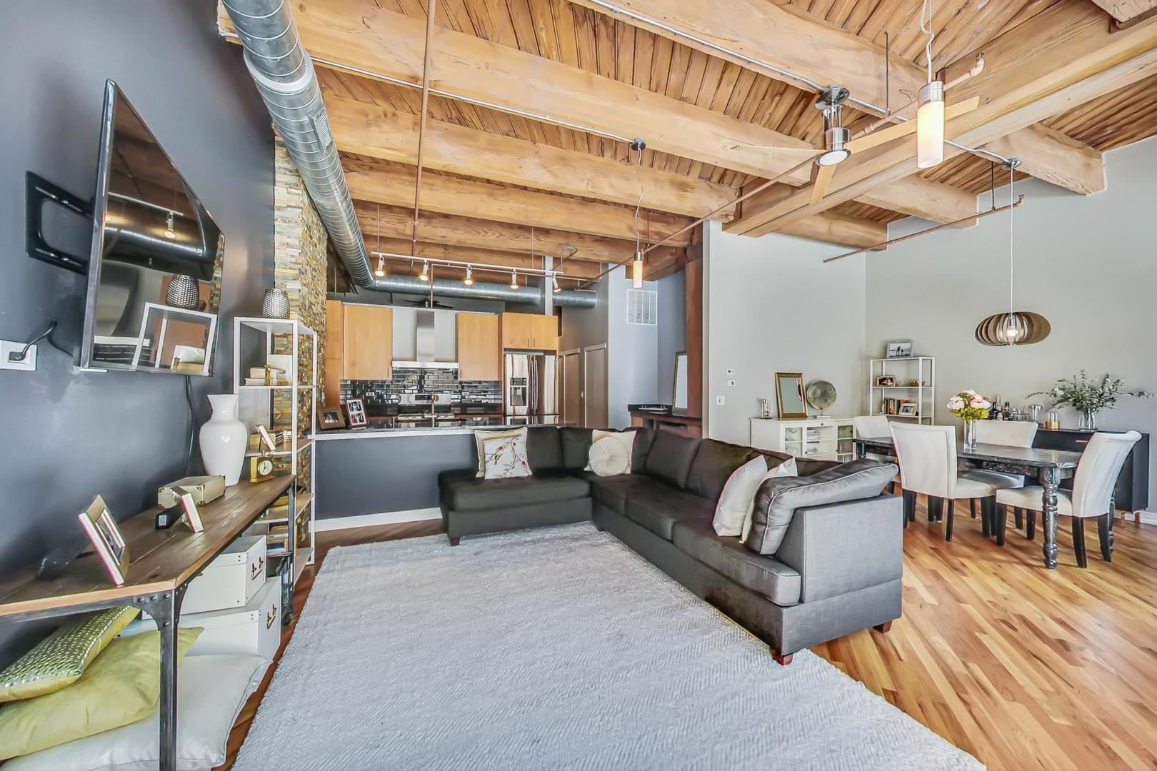 1040 West Adams Street, Unit 222 Chicago, IL 60607 - Photo 3 of 20 a living room with furniture