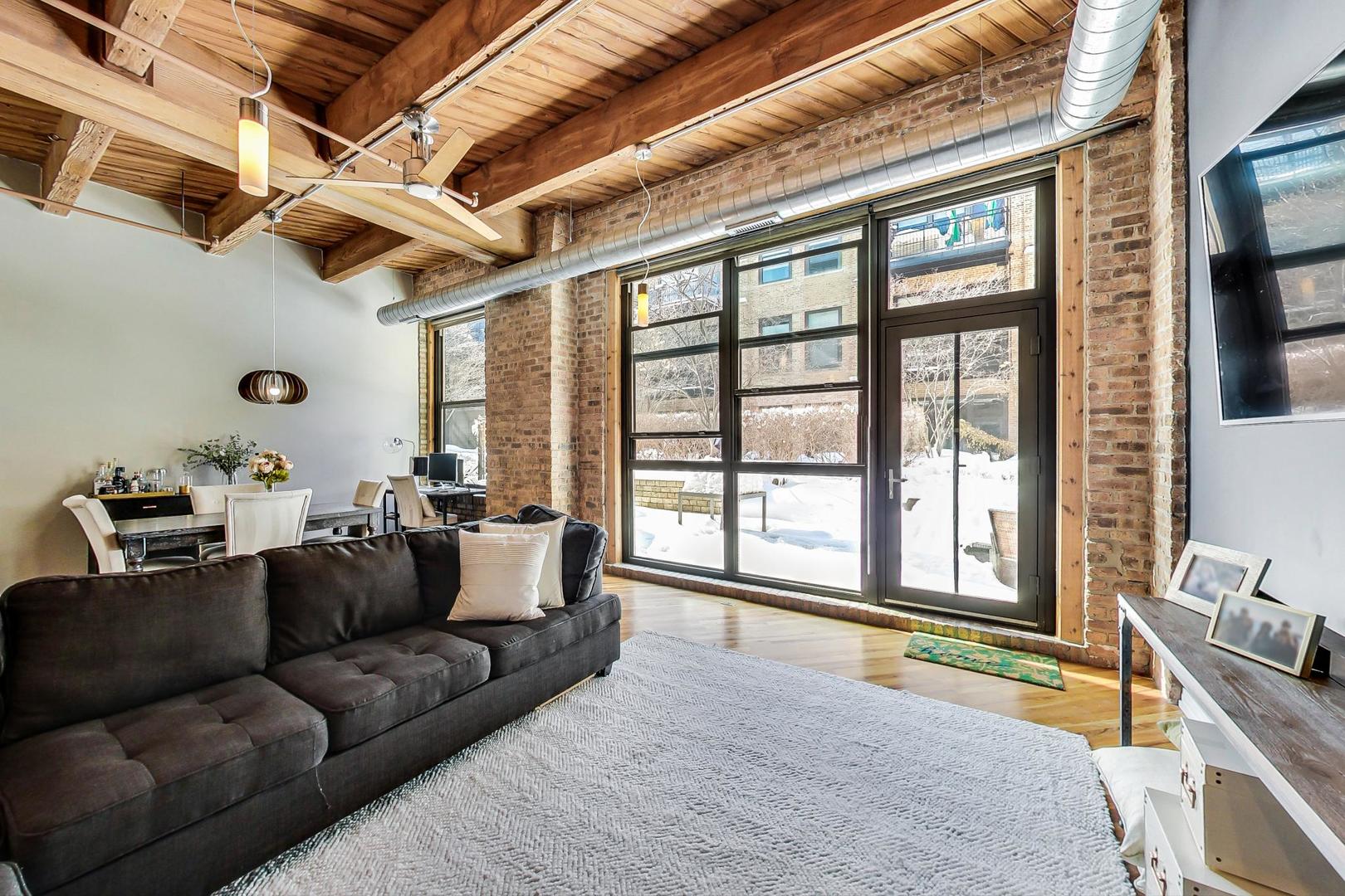 1040 West Adams Street, Unit 222 Chicago, IL 60607 - Photo 4 of 20 a living room with furniture and a large window