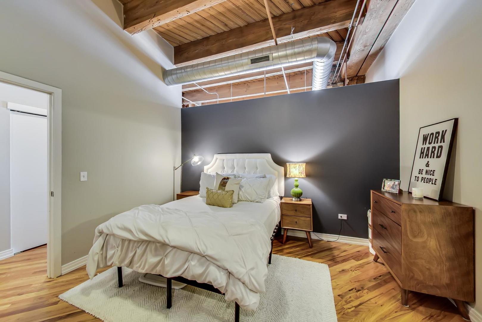 1040 West Adams Street, Unit 222 Chicago, IL 60607 - Photo 10 of 20 a bedroom with a bed and lamp with the view of entryway