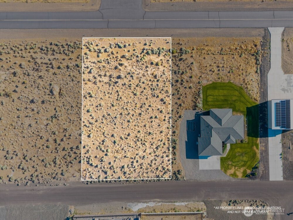 449 Airport Way Mattawa, WA 99349 - Photo 3 of 8 a bathroom with a bathtub and shower