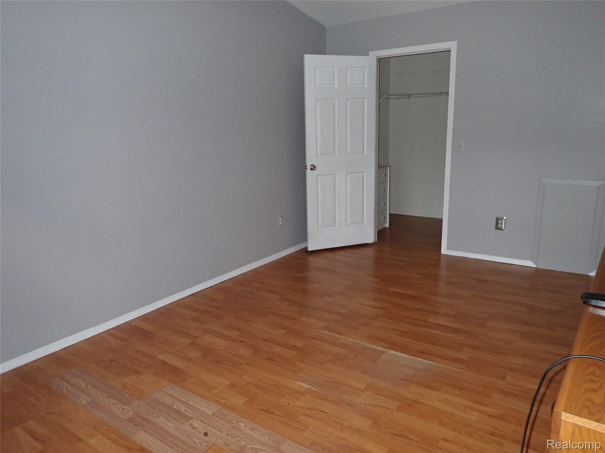 50 Pine Tree Ridge, Unit 4 Waterford, MI 48327 - Photo 12 of 25 Spacious master bdrm