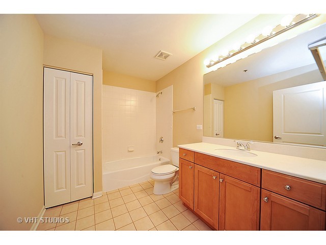 1199 East Port Clinton Road, Unit 306 Vernon Hills, IL 60061 - Photo 9 of 18