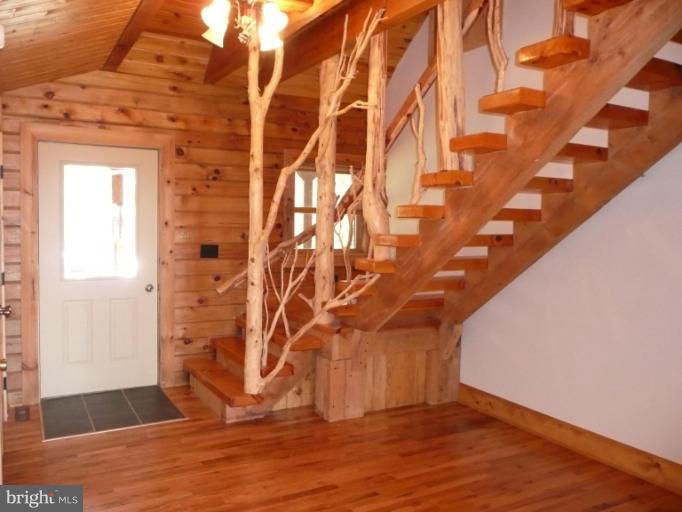 775 Cook Point Road Cambridge, MD 21613 - Photo 22 of 30 Stairway