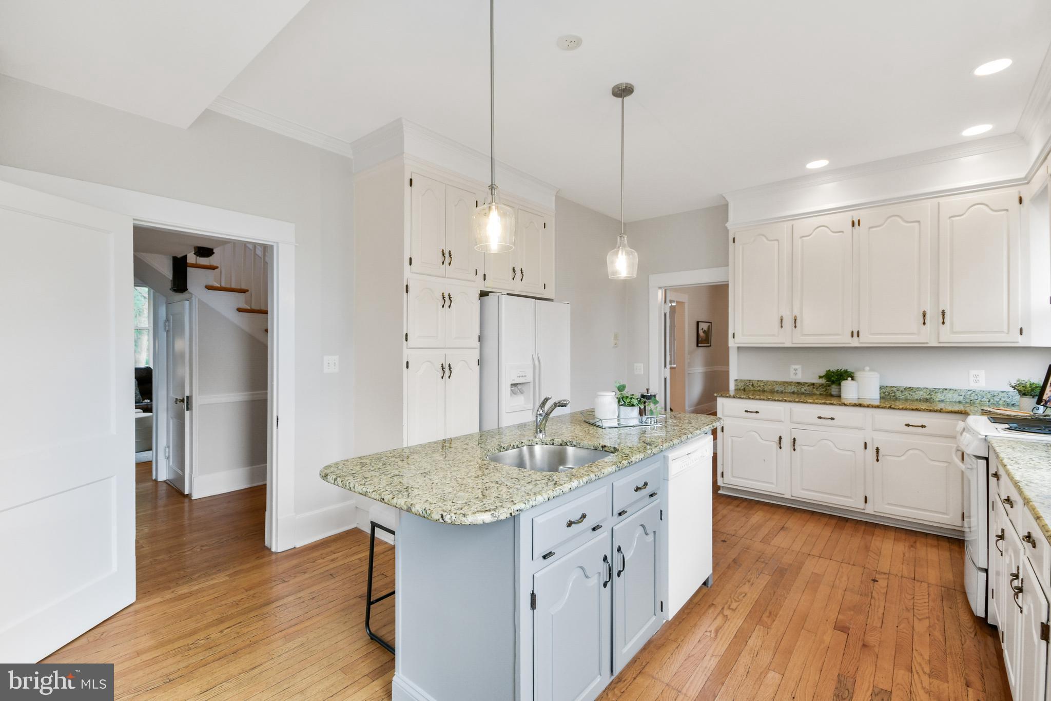 205 Upper College Terrace Frederick, MD 21701 - Photo 46 of 120 Large center island