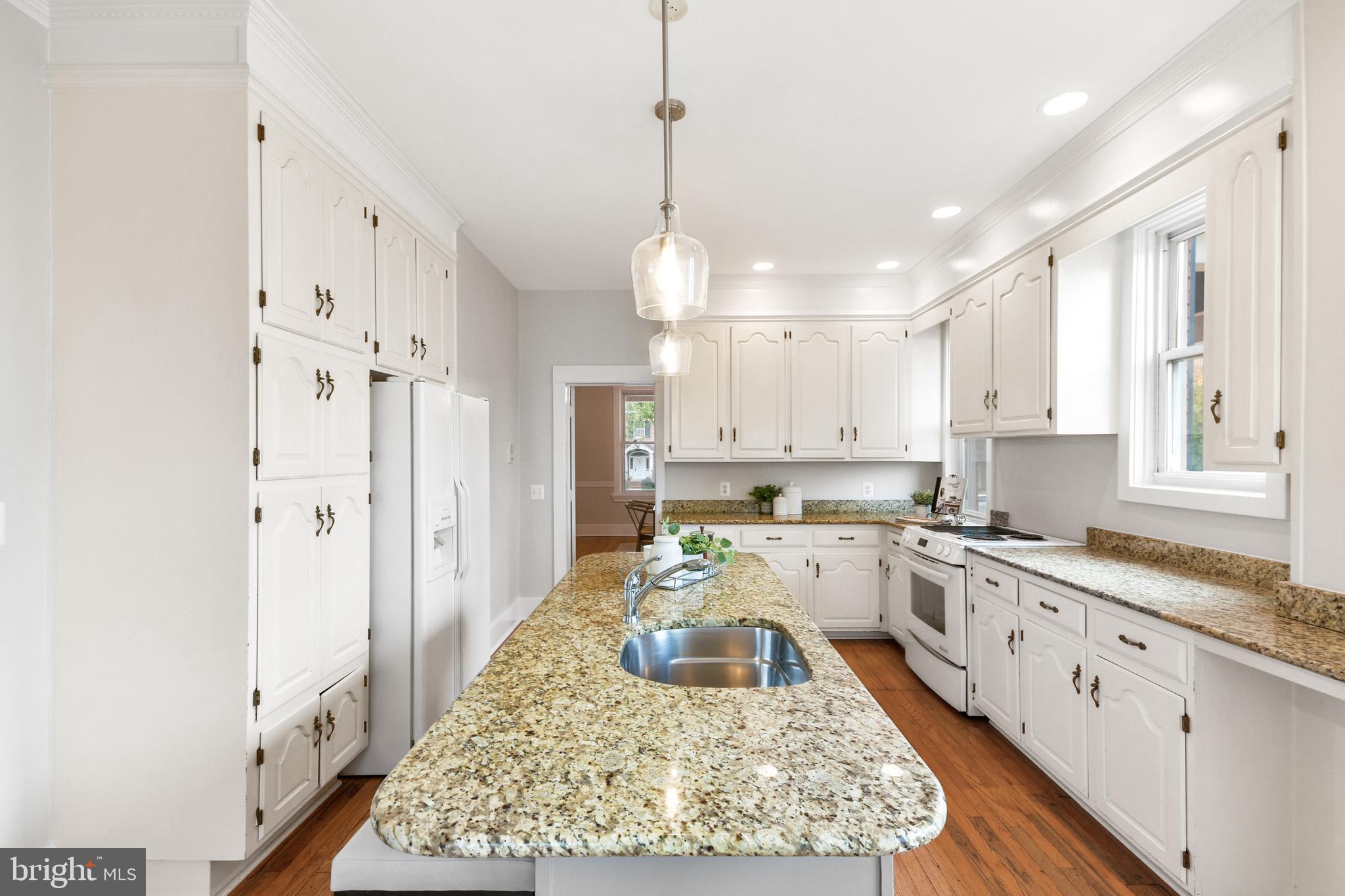 205 Upper College Terrace Frederick, MD 21701 - Photo 47 of 120 Large island