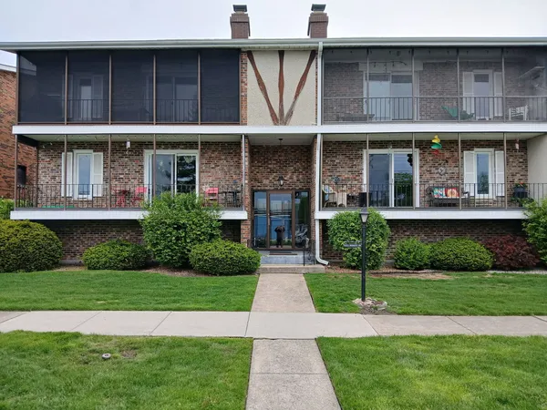 $249,900 | 11323 South Roberts Road, Unit C, Palos Hills, IL 60465