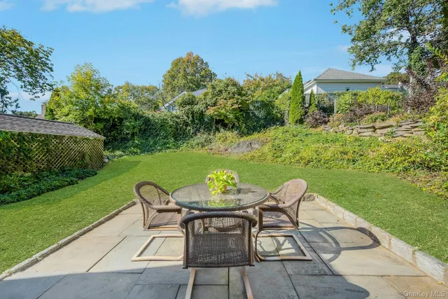 a black and white photo of a floor