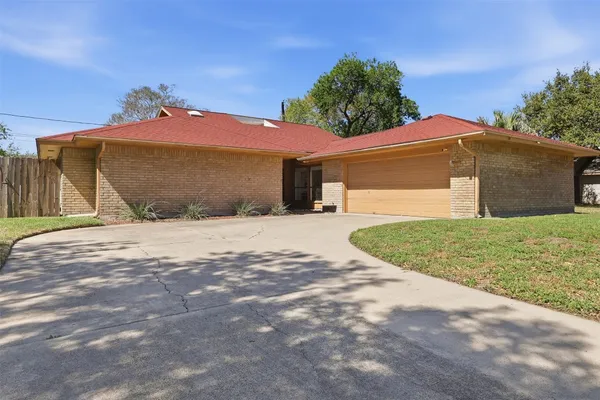 $329,000 | 118 Santa Fe, Victoria, TX 77904