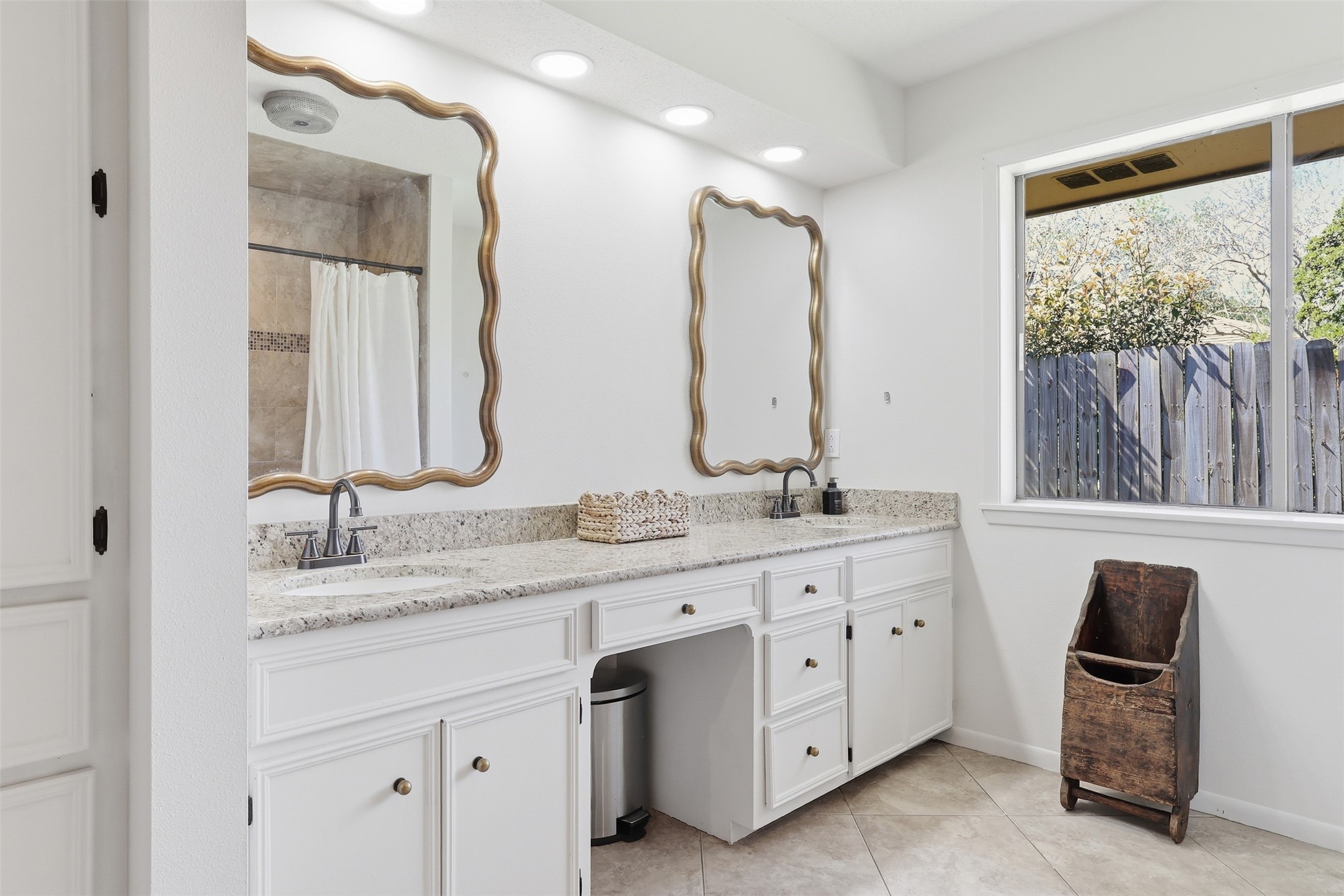 118 Santa Fe Victoria, TX 77904 - Photo 24 of 42 a bathroom with a double vanity sink and a mirror