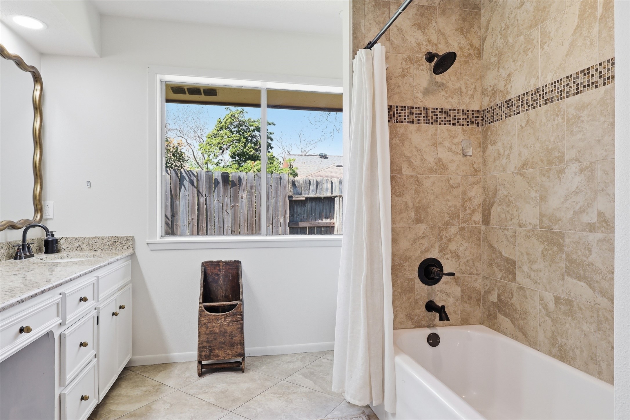 118 Santa Fe Victoria, TX 77904 - Photo 25 of 42 a bathroom with a tub sink and mirror
