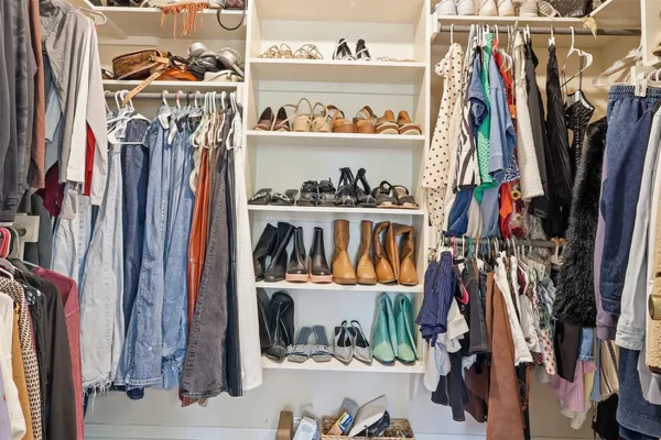 a view of a house with backyard and porch