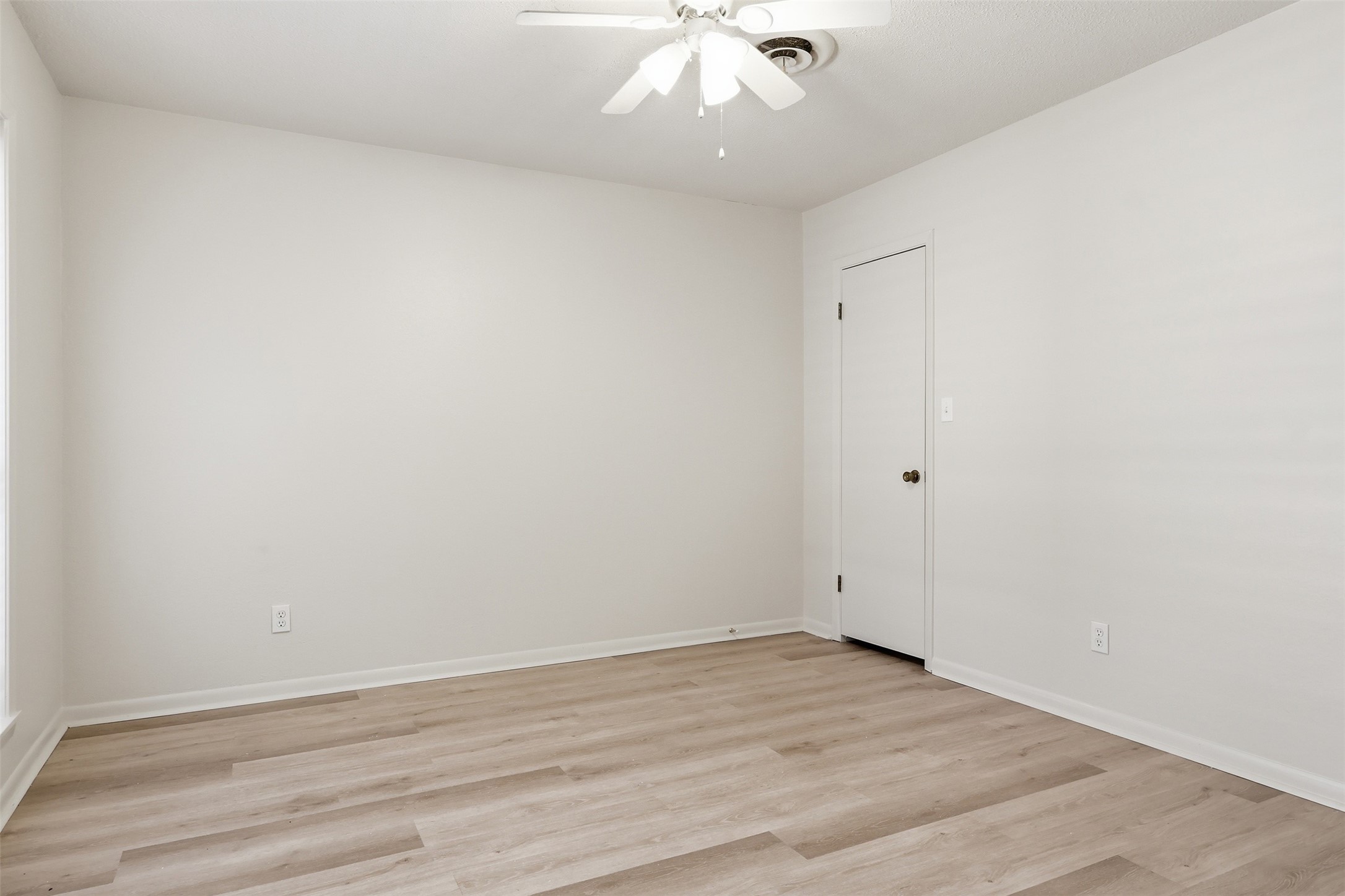 118 Santa Fe Victoria, TX 77904 - Photo 28 of 42 an empty room with wooden floor and fan