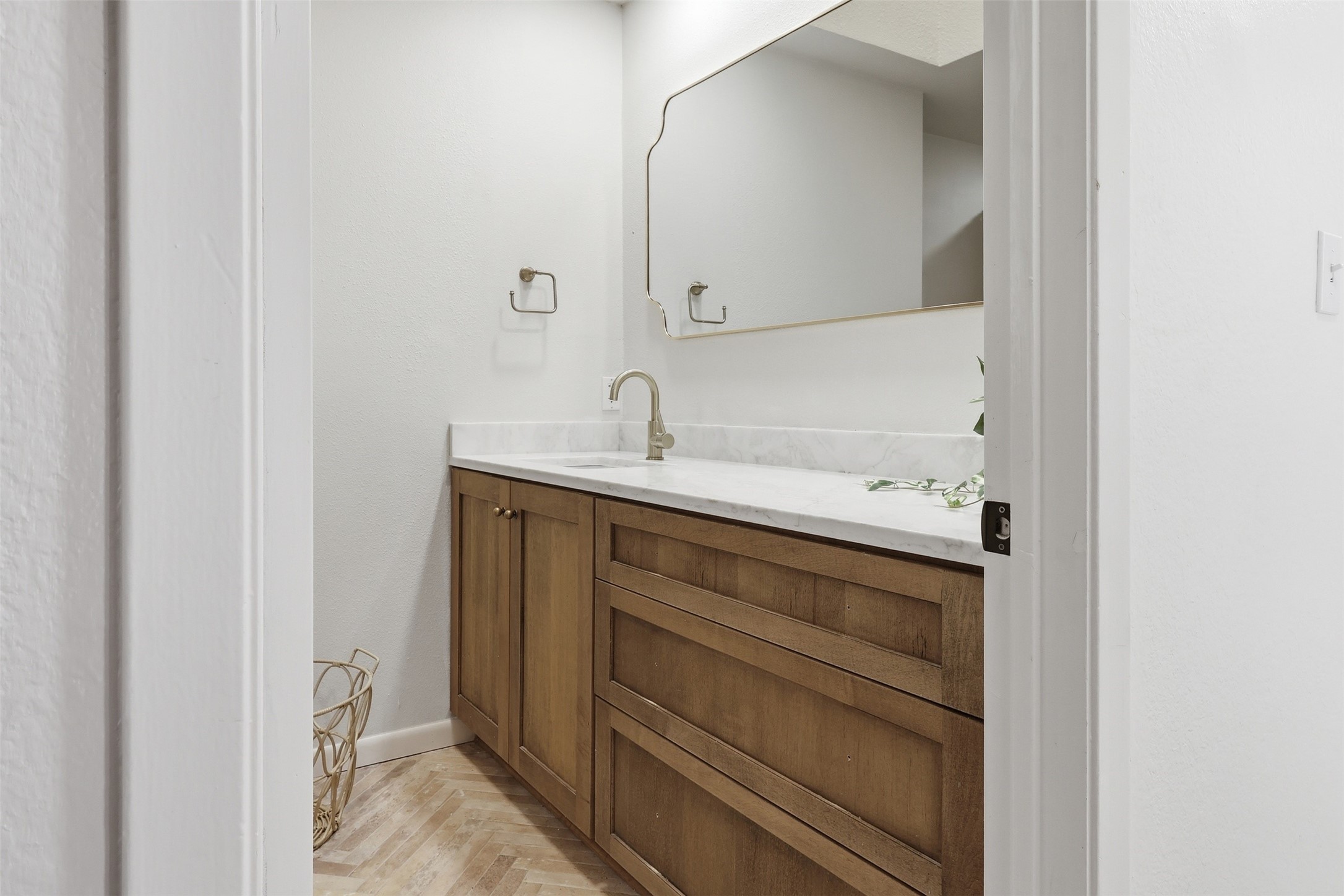 118 Santa Fe Victoria, TX 77904 - Photo 30 of 42 a bathroom with a sink and a mirror